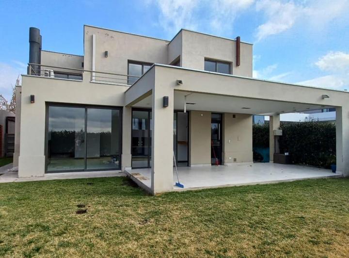 Casa en  ALQUILER 1