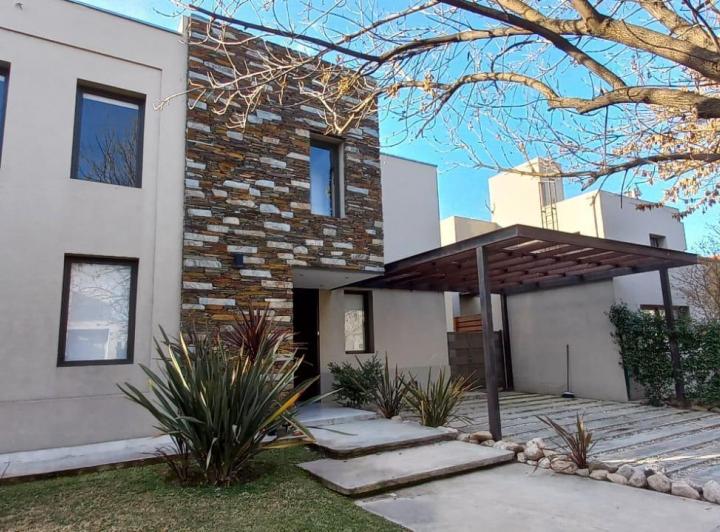 Casa en  ALQUILER 4