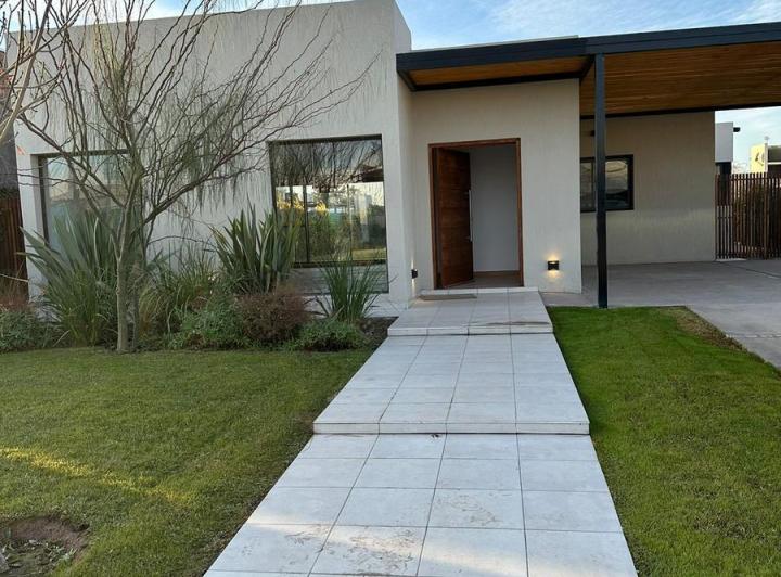 Casa en  lar de vieytes 2 3