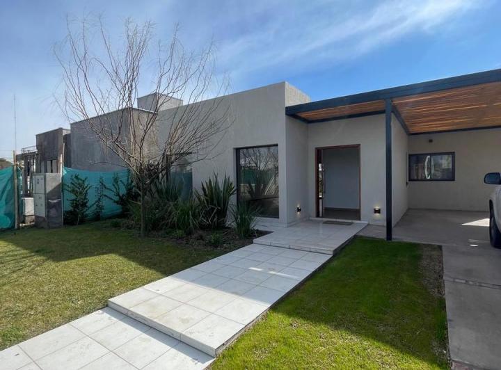 Casa en  lar de vieytes 2 4