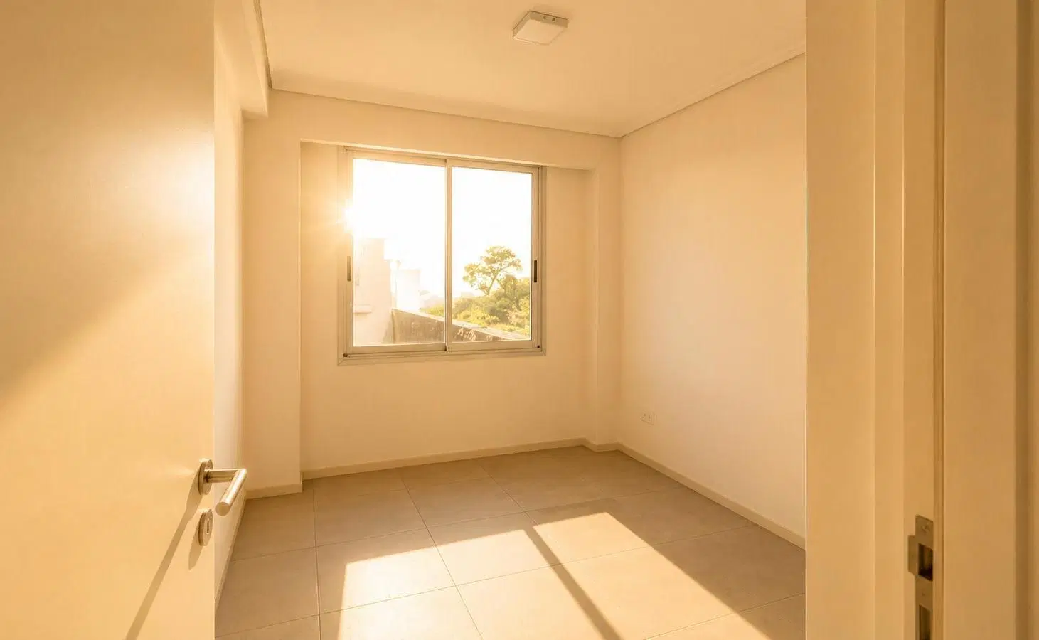 Departamento en Alquiler, con cochera en calle Lamadrid de Quinta Sección. 5