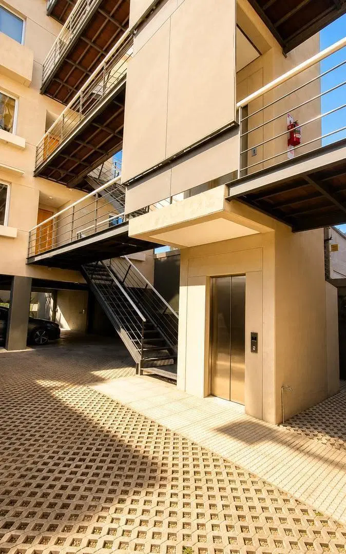 Departamento en Alquiler, con cochera en calle Lamadrid de Quinta Sección. 2