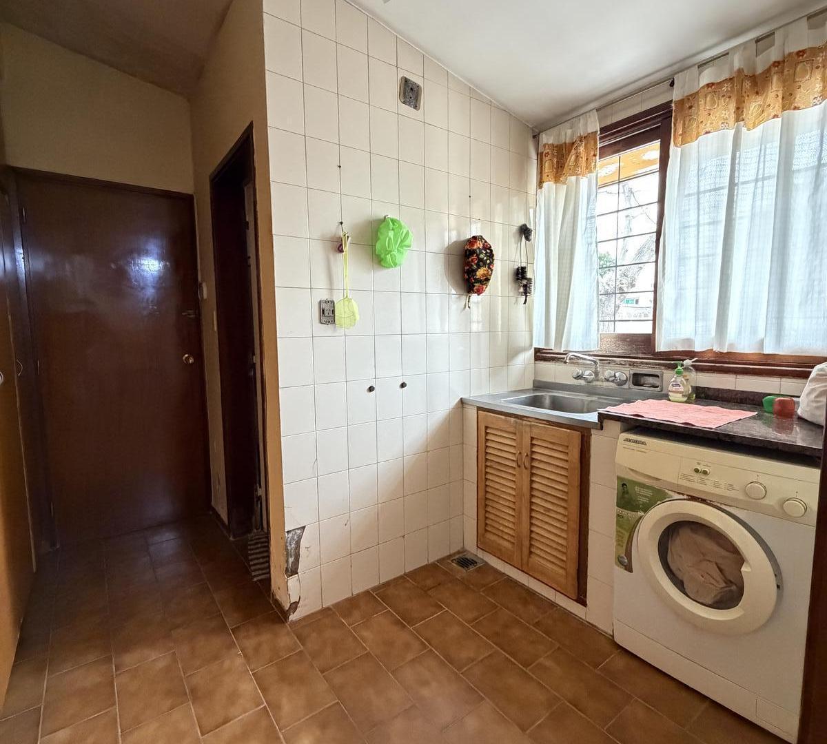 Foto de VENTA de Casa esquina F. Arenas y Constitución. Rivadavia, imagen 1