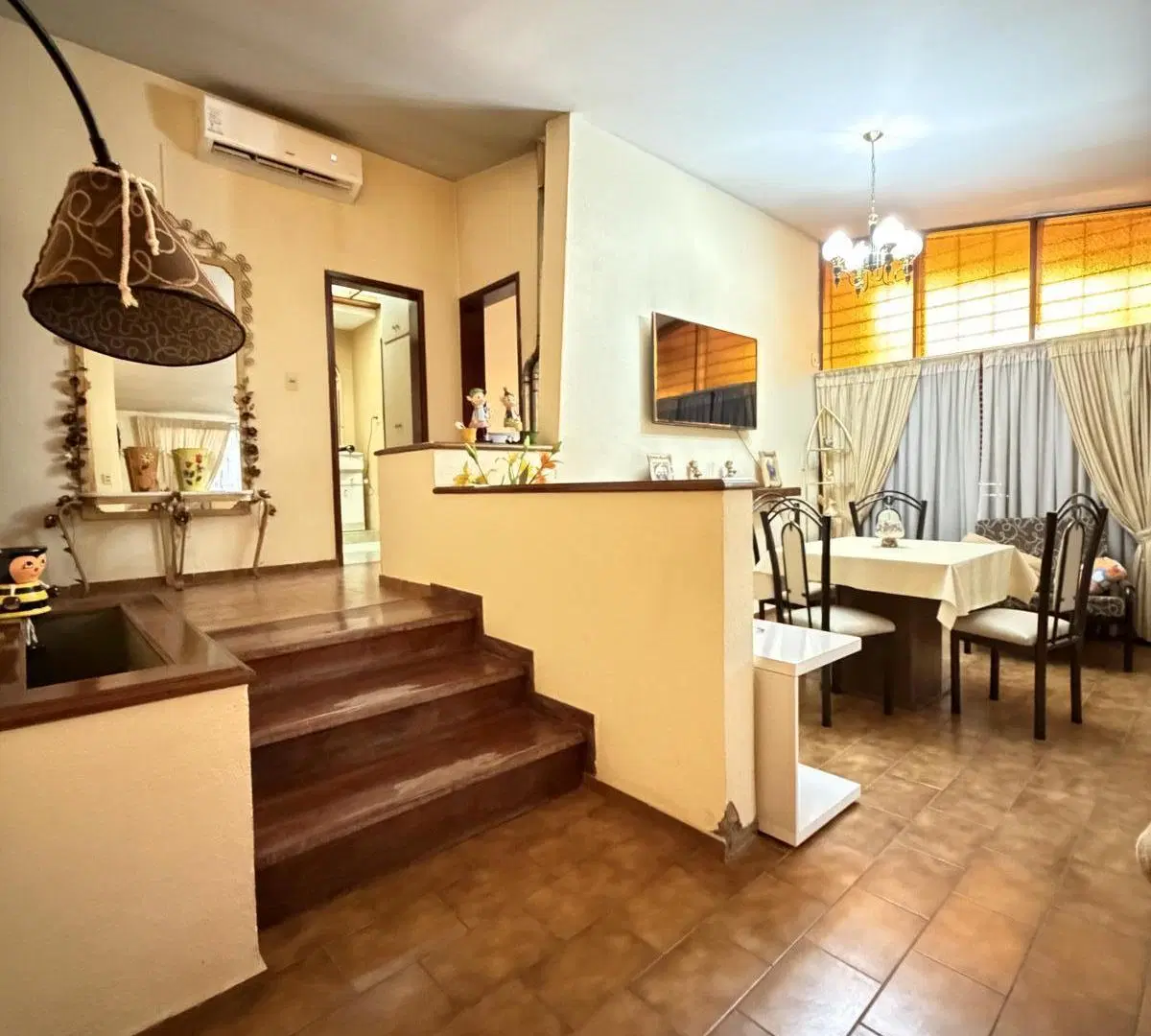 VENTA de Casa esquina F. Arenas y Constitución. Rivadavia 4