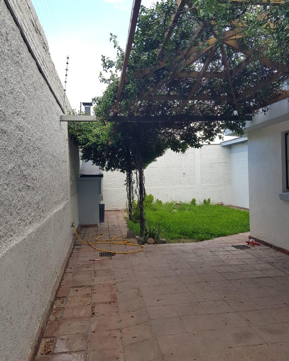 Casa con Patio y Cochera en Guaymallen 2