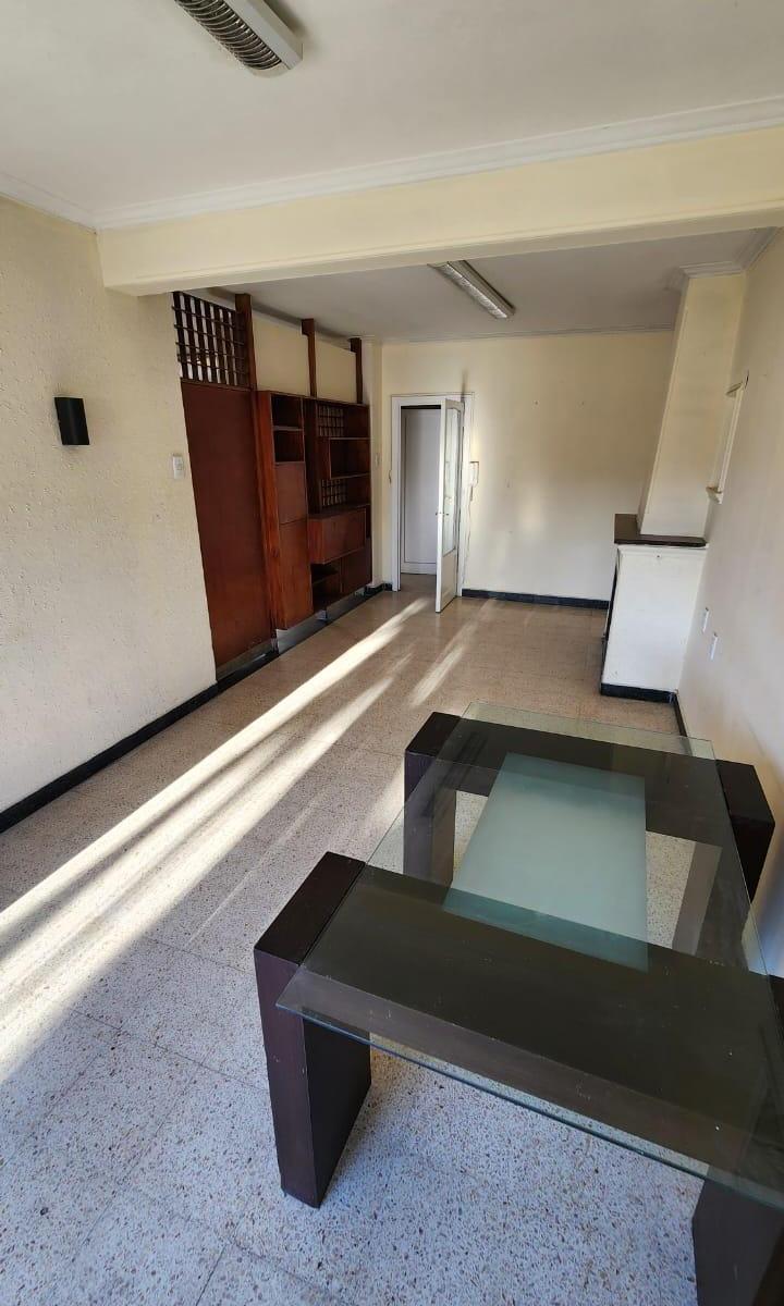 Venta de Local Más Departamento en Av San Martín de Godoy Cruz 3