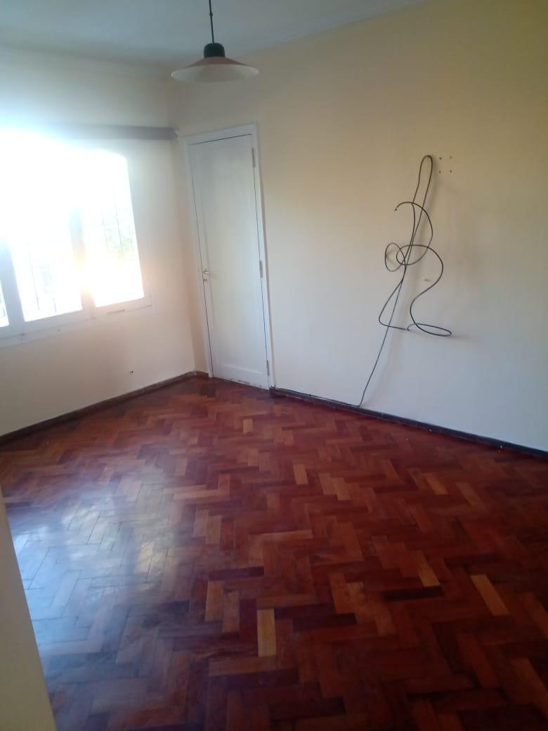 Venta de Local Más Departamento en Av San Martín de Godoy Cruz 4