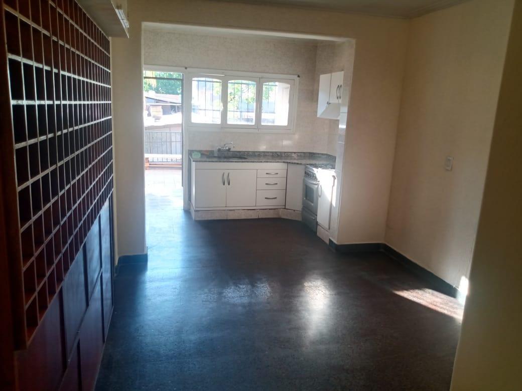 Venta de Local Más Departamento en Av San Martín de Godoy Cruz 5