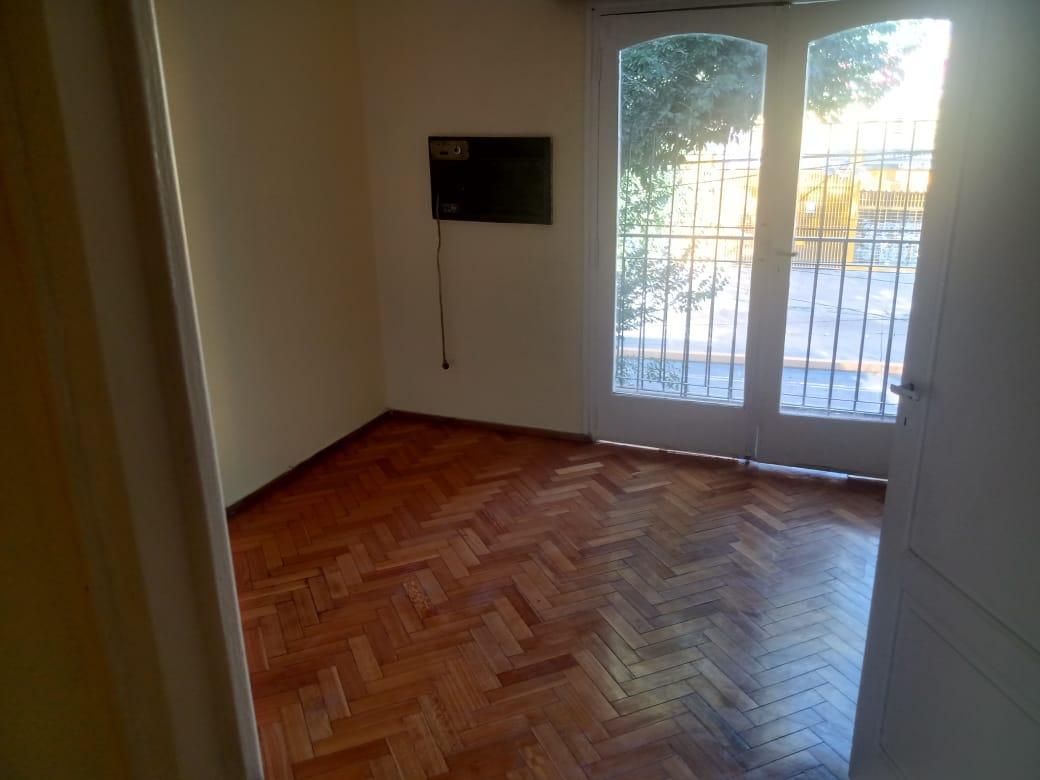 Venta de Local Más Departamento en Av San Martín de Godoy Cruz 1