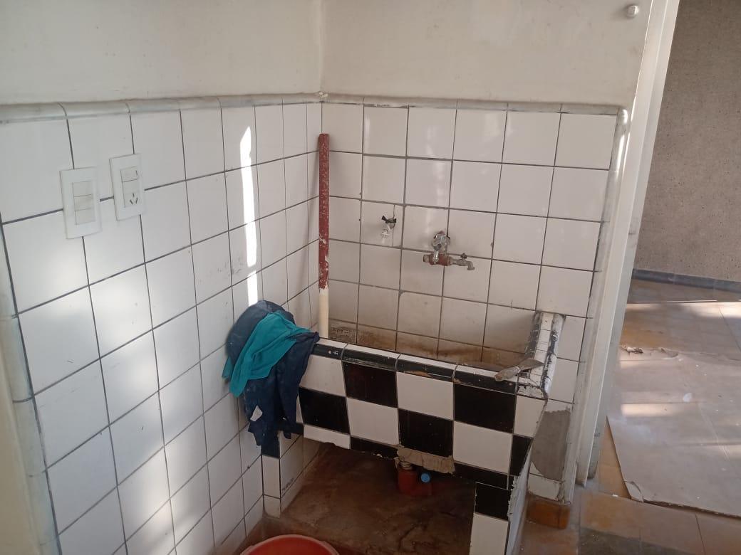 Venta de Local Más Departamento en Av San Martín de Godoy Cruz 3