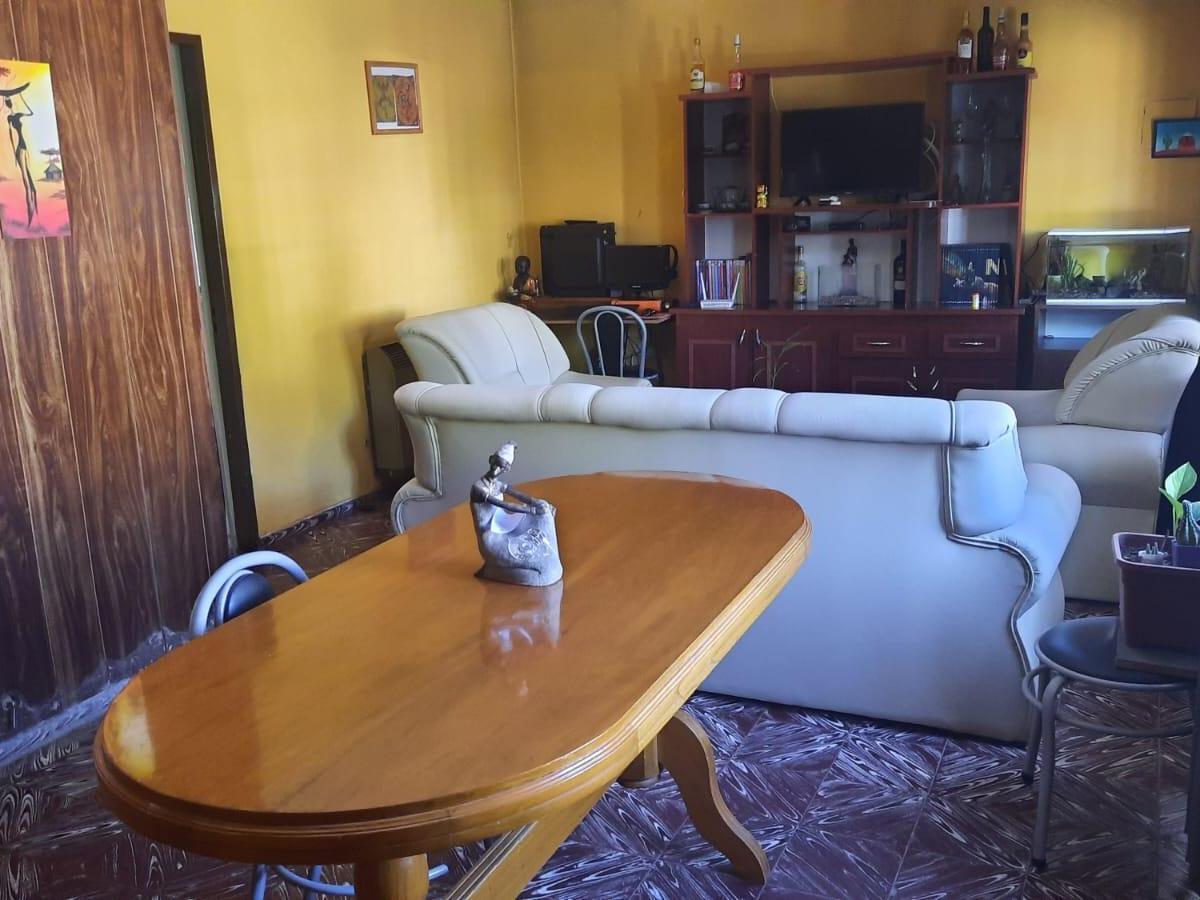 Casa con Departamento en Las Heras 3