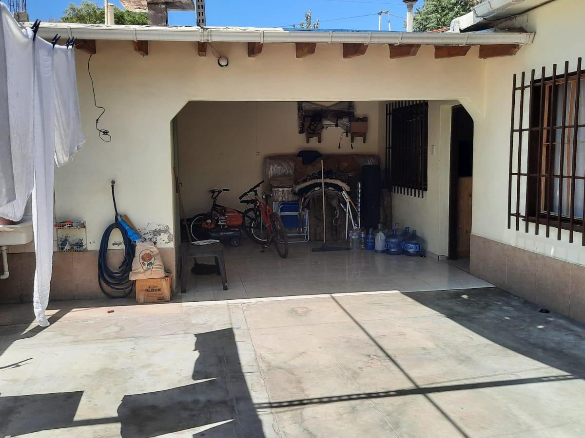 Casa con Departamento en Las Heras 5