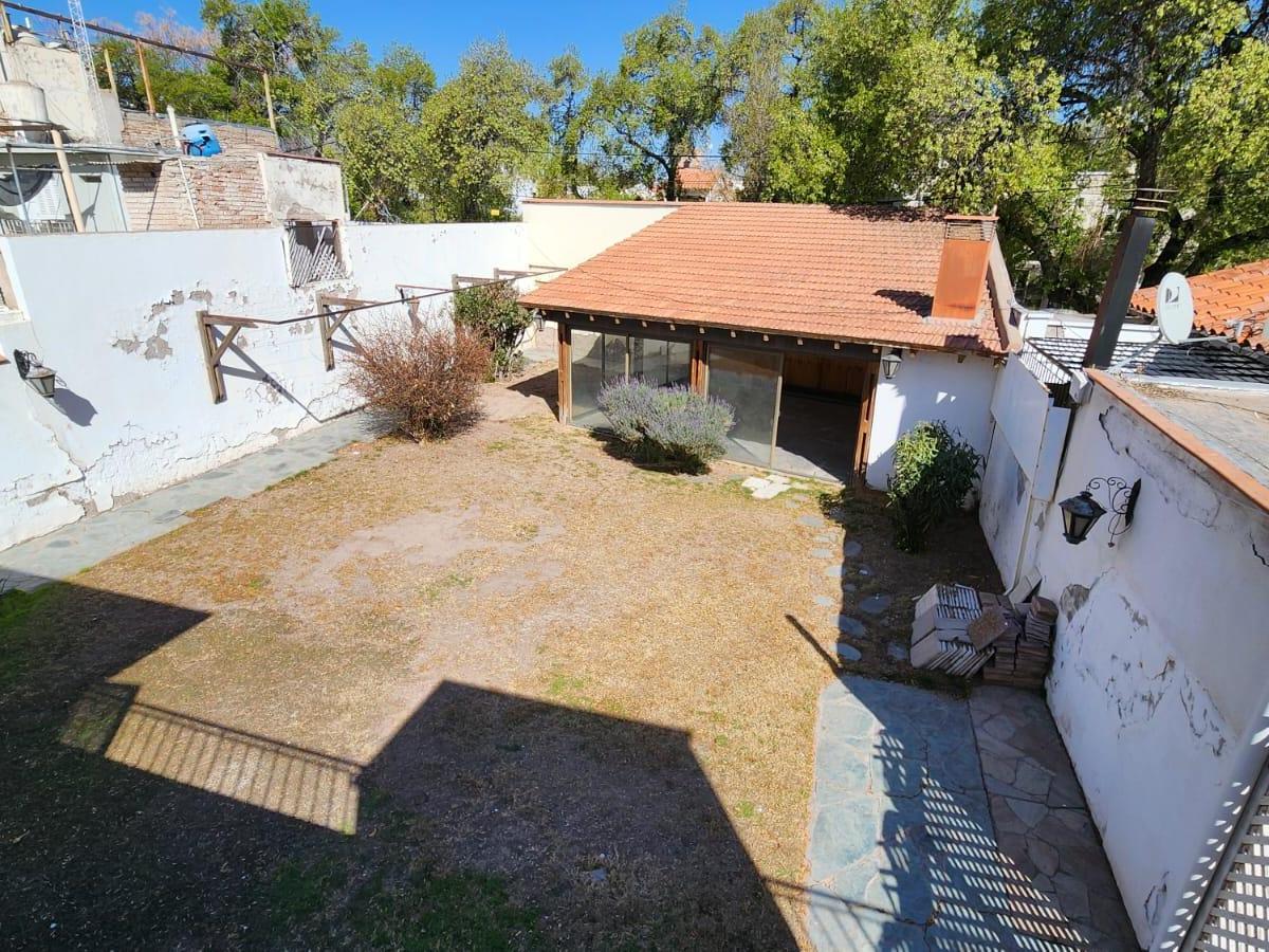 Casa en Calle La Pampa y Serú de Barrio Bombal 5