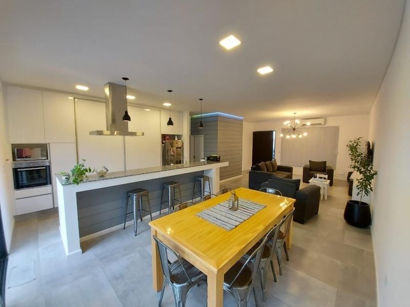 Casa en Barrio Privado Alto Moyano 5