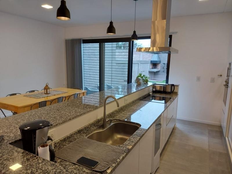 Casa en Barrio Privado Alto Moyano 2