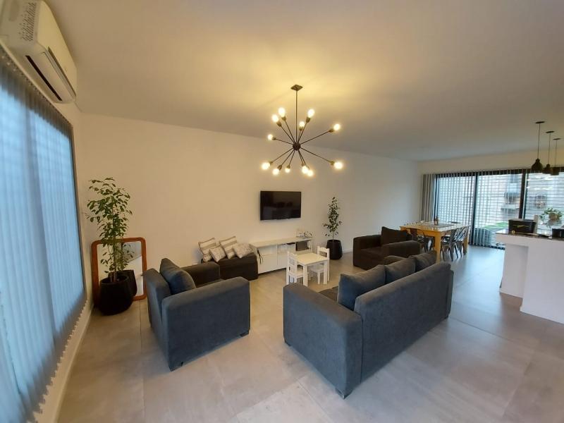 Casa en Barrio Privado Alto Moyano 4