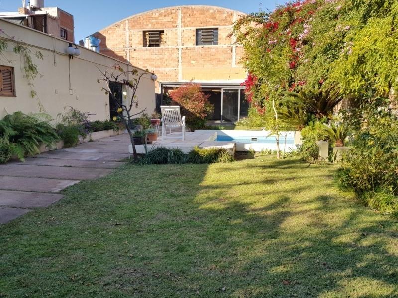 Casa en San Jose de Guaymallen con Quincho y Pileta 2