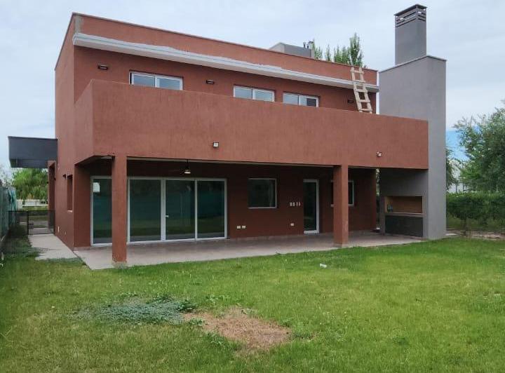 CASA EN B° LAR DE VIEYTES I - MAIPU 2