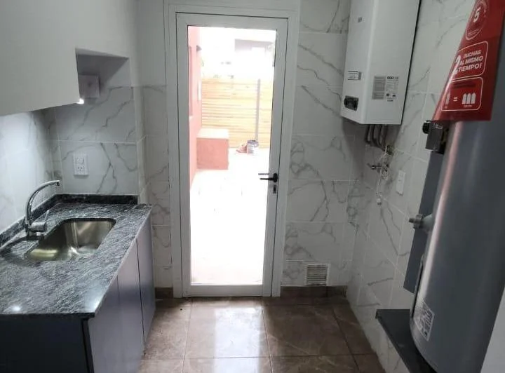 CASA EN B° LAR DE VIEYTES I - MAIPU 5