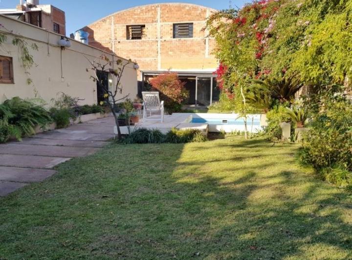 CASA EN SAN JOSE DE GUAYMALLEN CON QUINCHO Y PILETA 2