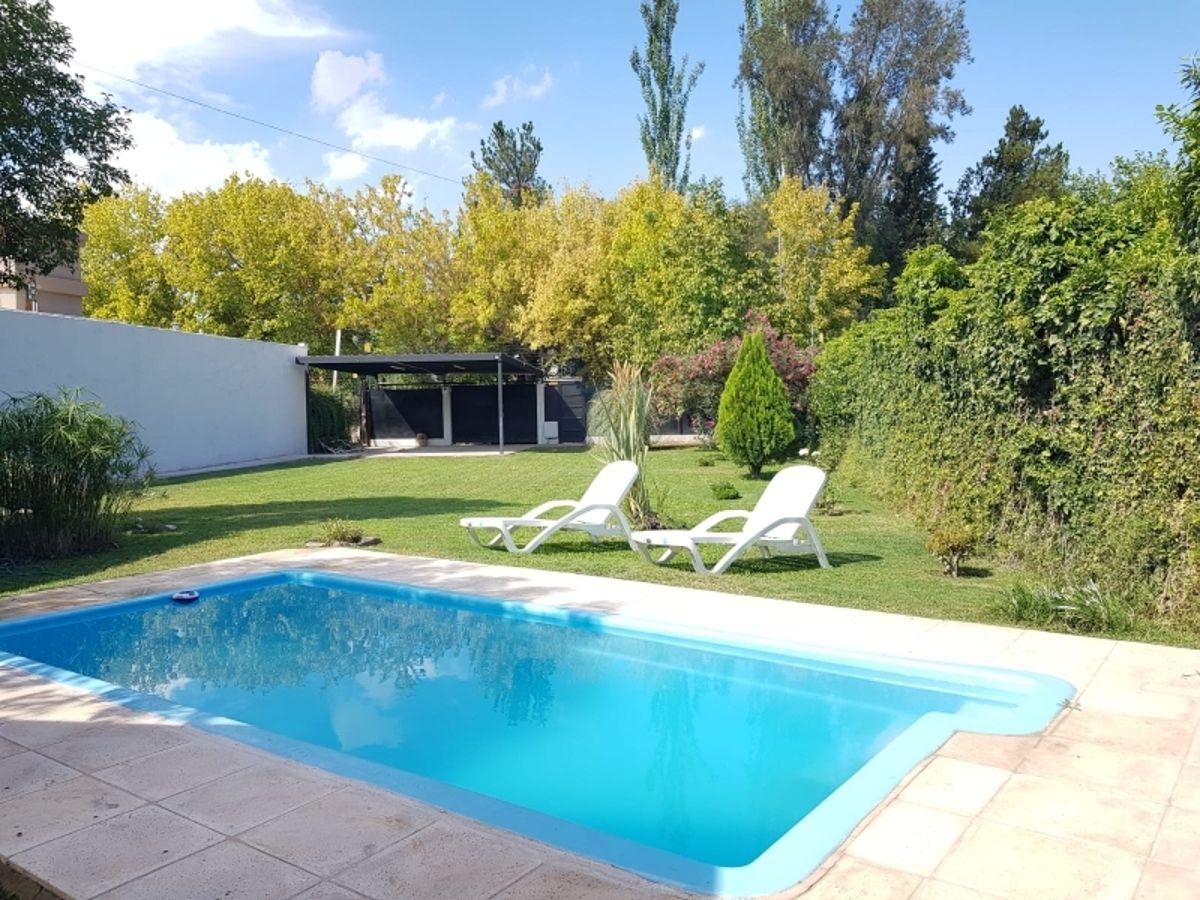 CASA EN CHACRAS DE CORIA CON PISCINA