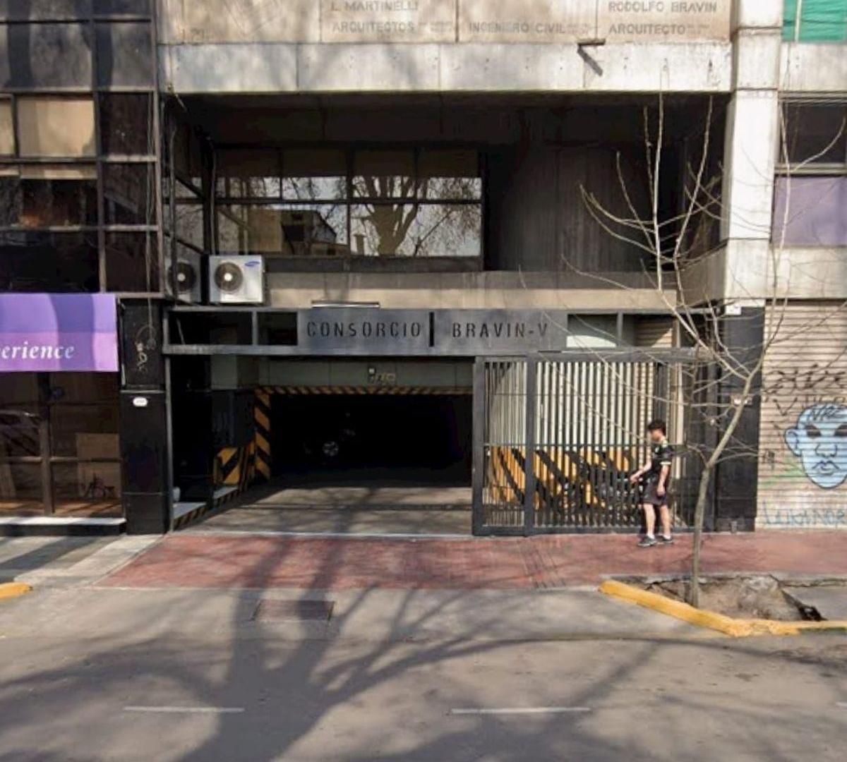 COCHERA EN CALLE GUTIERREZ - CIUDAD DE MENDOZA