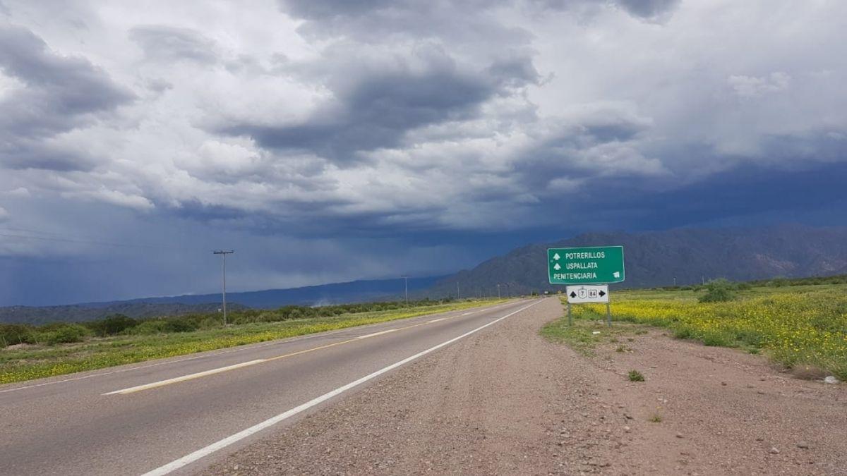 Foto de LOTE DE 5.000 M2 SOBRE RUTA 7 - LUJAN DE CUYO, imagen 3