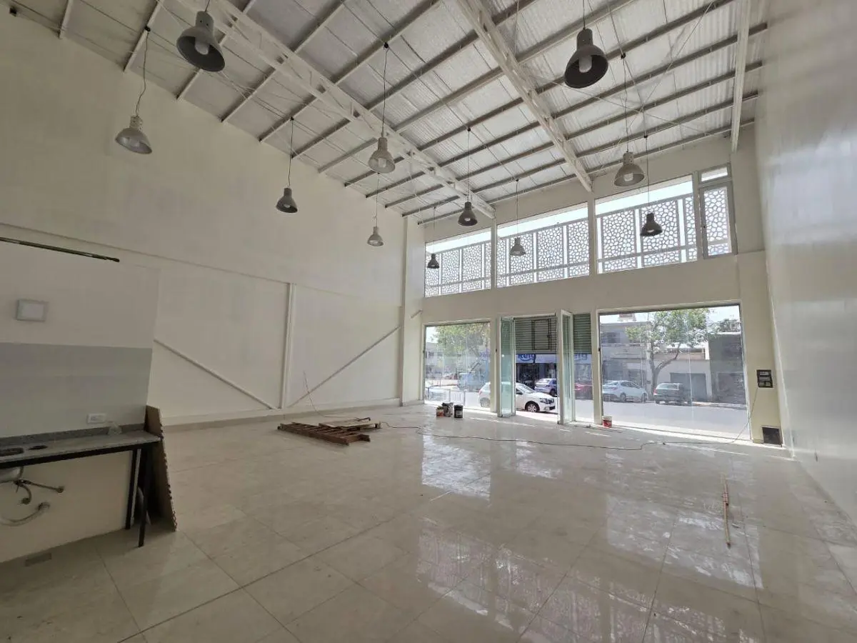 LOCAL COMERCIAL EN LAS HERAS 4