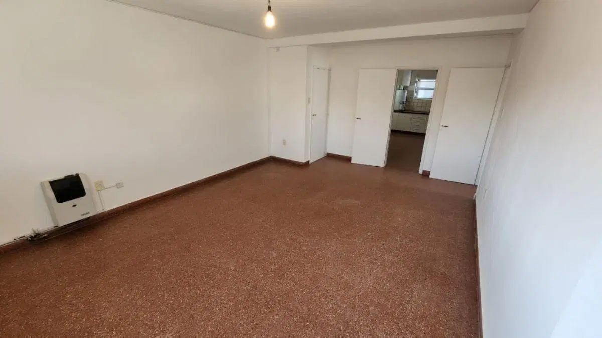 DEPARTAMENTO EN GODOY CRUZ SOBRE AV. SAN MARTÍN 5