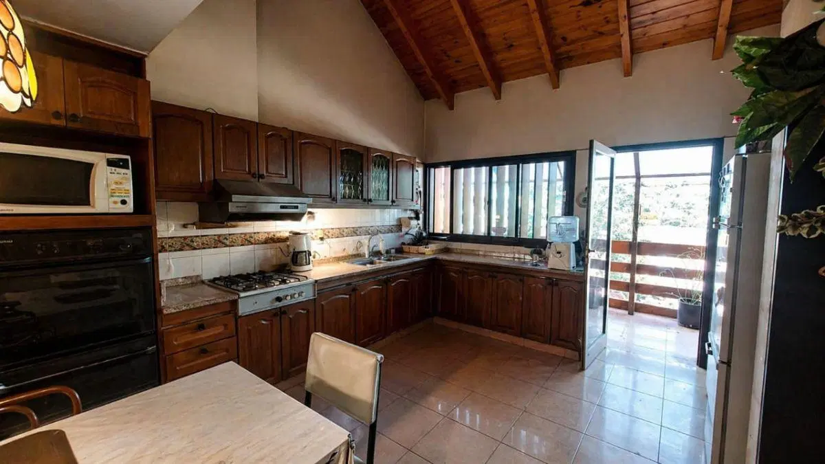 LOCAL COMERCIAL Y DEPARTAMENTO EN QUINTA SECCION 4