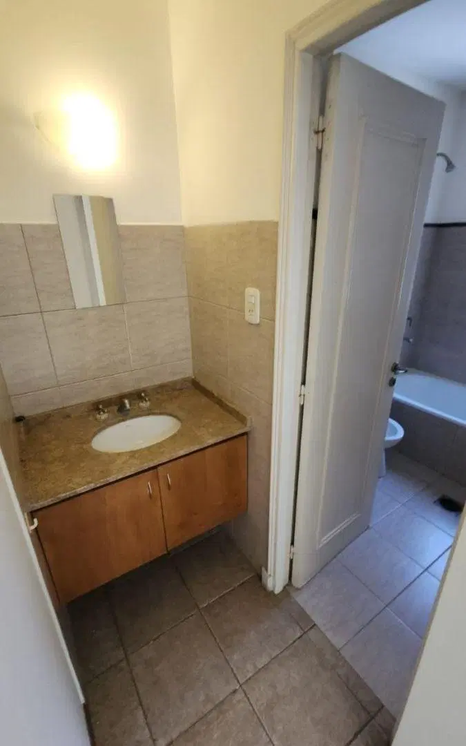 DUPLEX EN ALMIRANTE BROWN DEL BARRIO BOMBAL 2