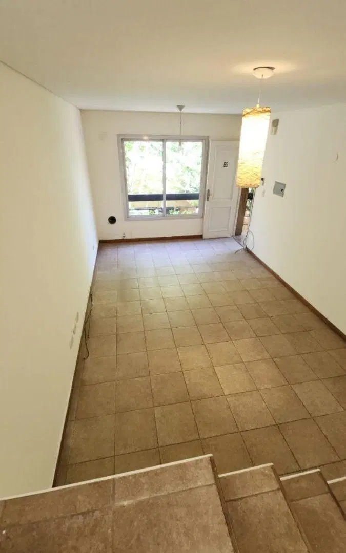 DUPLEX EN ALMIRANTE BROWN DEL BARRIO BOMBAL 5