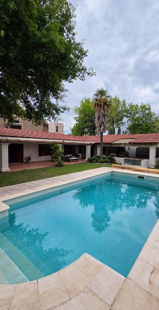 Foto de EXCELENTE CASA EN CHACRAS DE CORIA – BARRIO WILL-RI, imagen 1