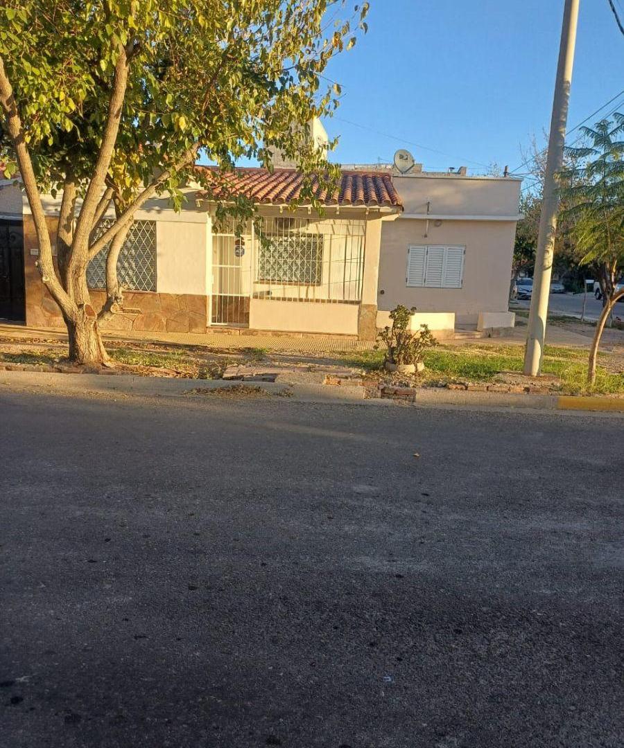 Casa en alquiler en LAPRIDA Y GUIDO SPANO, Dorrego, Mendoza