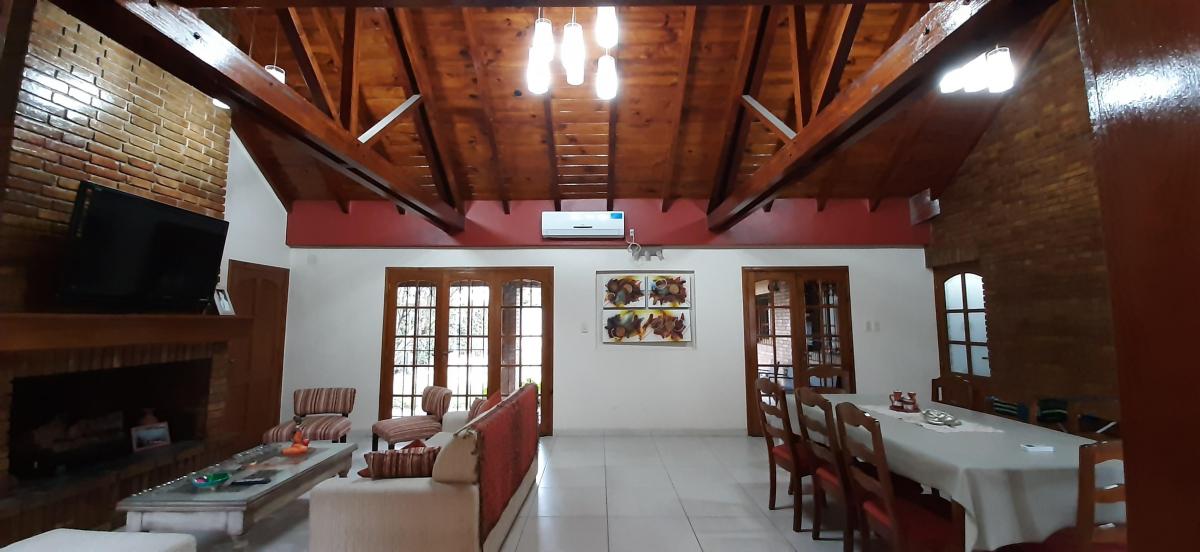 Casa de Categoría en Venta Barrio Solares de Gabrielli 4 Habitaciones 3 Baños 5
