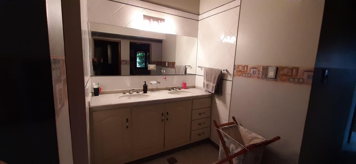 Casa de Categoría en Venta Barrio Solares de Gabrielli 4 Habitaciones 3 Baños 3