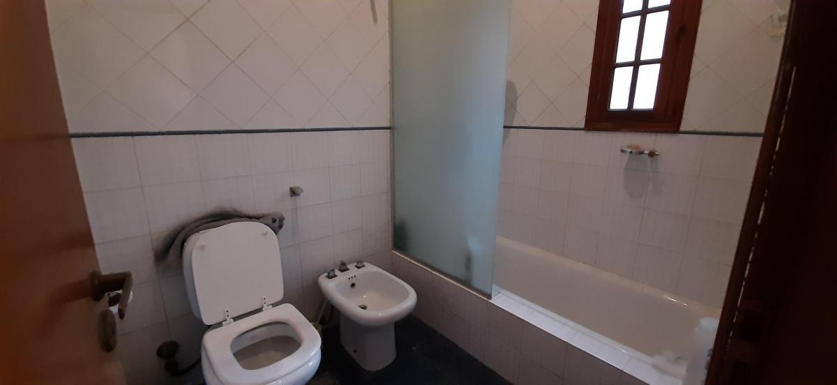Casa de Categoría en Venta Barrio Solares de Gabrielli 4 Habitaciones 3 Baños 1
