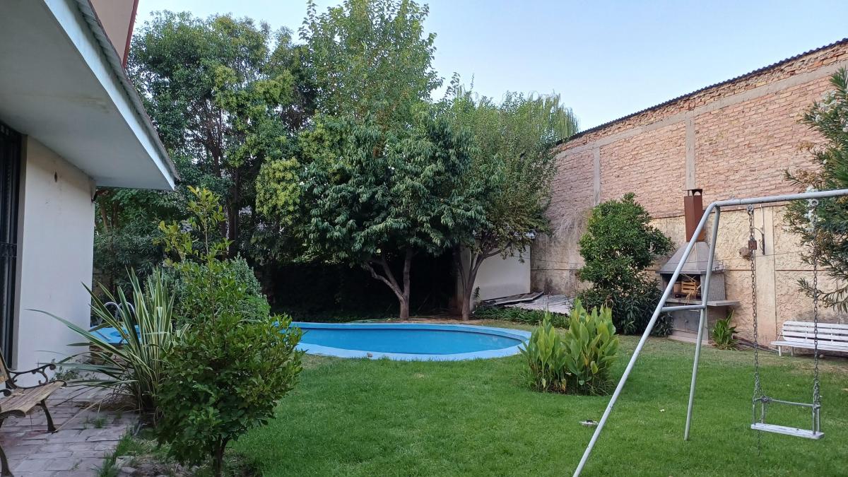 Casa con Departamento en Chacras de Coria Calle Viamonte 4