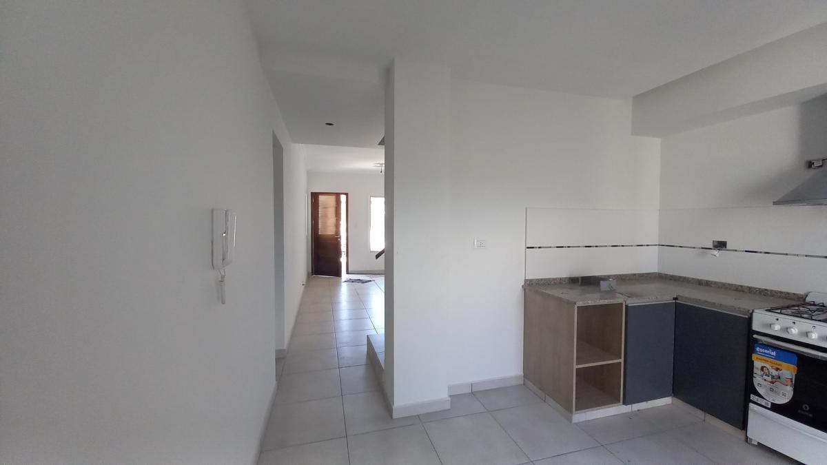 Duplex a Estrenar con Escritura Elpidio González y Urquiza 4