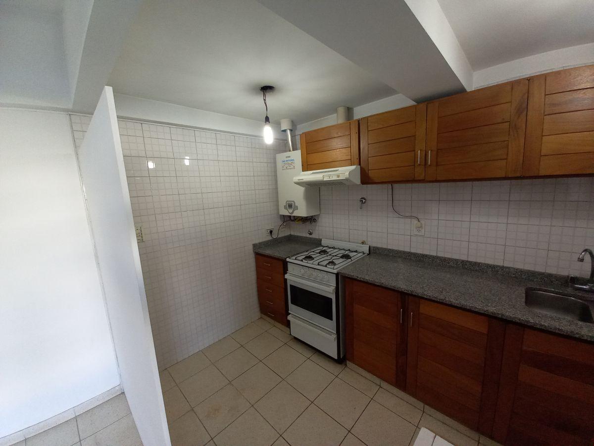 Foto de Departamento 1 Dormitorio con Balcón frente a plaza de Godoy Cruz, imagen 3