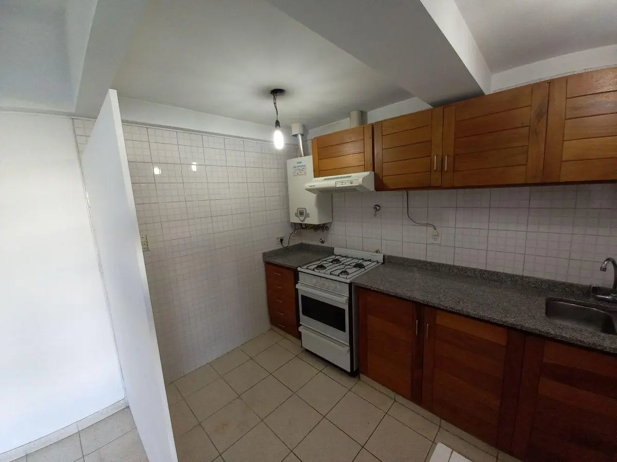 Departamento 1 Dormitorio con Balcón frente a plaza de Godoy Cruz 3