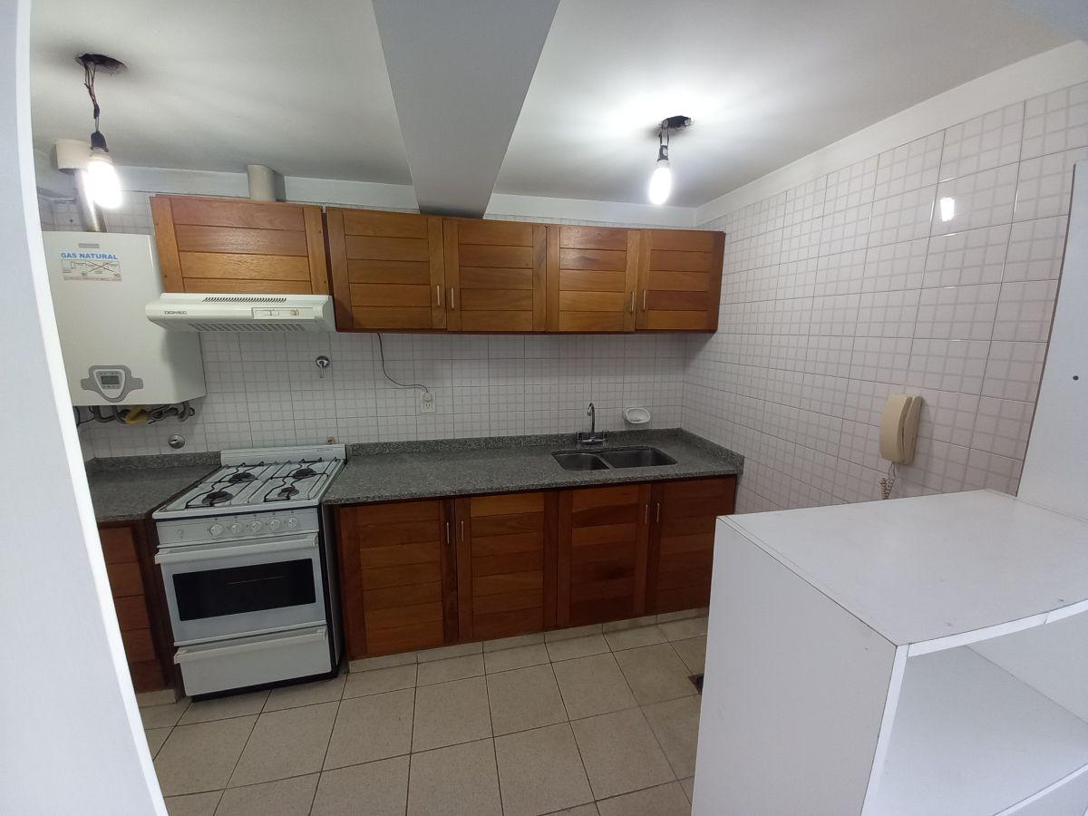 Foto de Departamento 1 Dormitorio con Balcón frente a plaza de Godoy Cruz, imagen 2