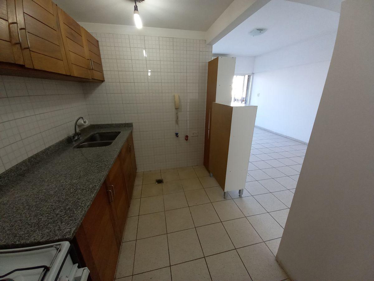 Foto de Departamento 1 Dormitorio con Balcón frente a plaza de Godoy Cruz, imagen 4