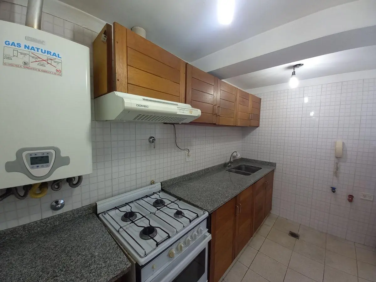 Departamento 1 Dormitorio con Balcón frente a plaza de Godoy Cruz 5
