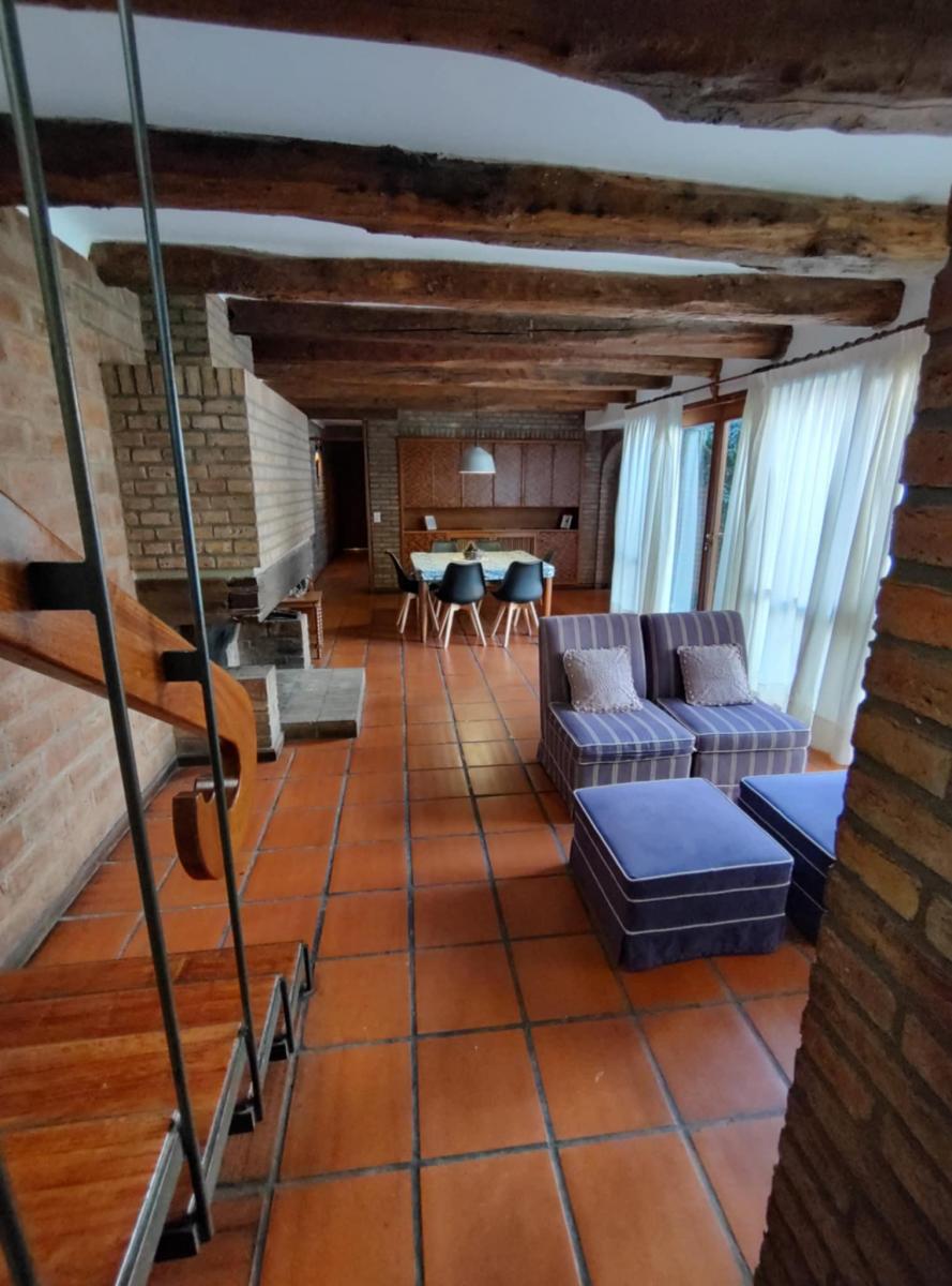 Arizu (4 Dorm. 4 Baños. Pileta) 2