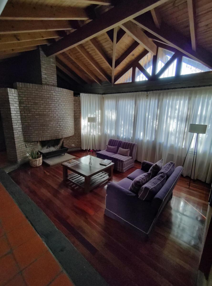 Arizu (4 Dorm. 4 Baños. Pileta) 5