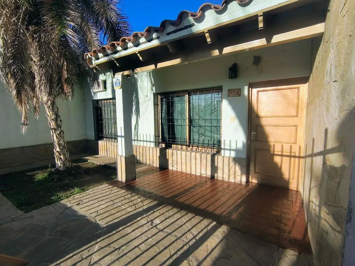 Casa de 250 m² con 3 dormitorios en venta en Rivadavia 8