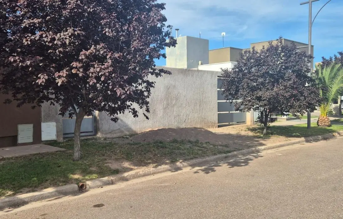 Casa en construcción con planta baja terminada y proyecto de 2 plantas 4
