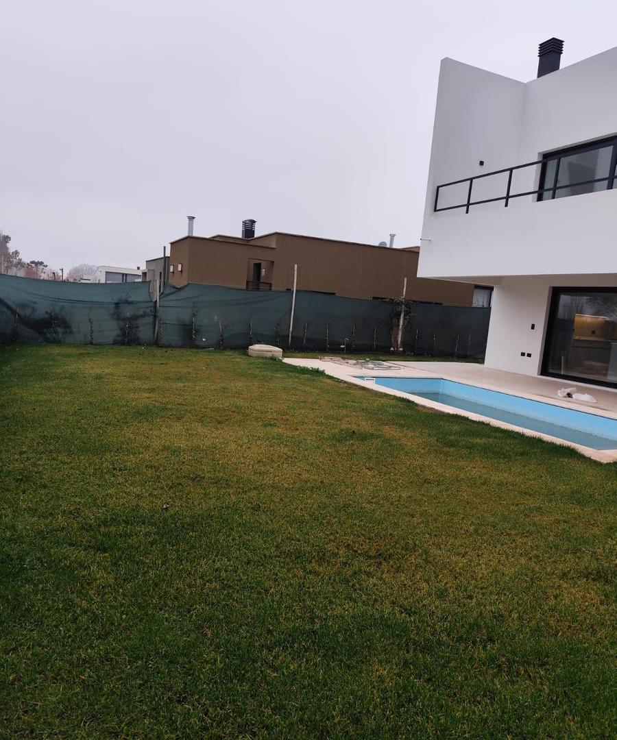 Foto de CASA DE CATEGORIA EN VENTA CALLE VIAMONTE-LUJÁN DE CUYO, imagen 2
