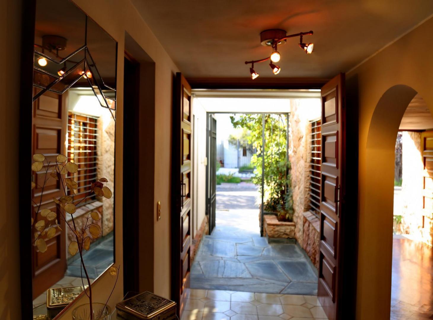 Foto de Casa en Venta con salida a dos calles - Luján de Cuyo, imagen 2